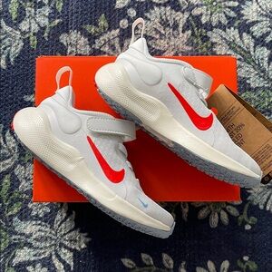 Nike Revolution 7 - Summit White/Sail/Psychic